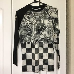 Volcom Men’s LS size M Rashguard Surf Swim shirt